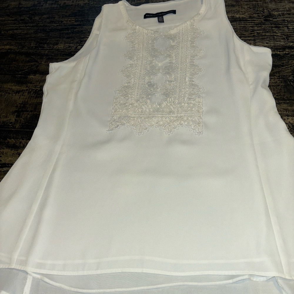White House Black Market white embroidered blouse Small NWOT